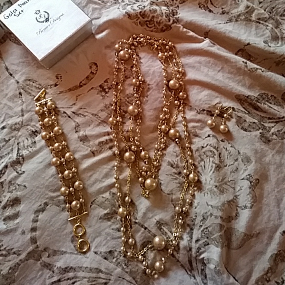 Pretty in Pearls Necklace, Bracelet, Earrings set